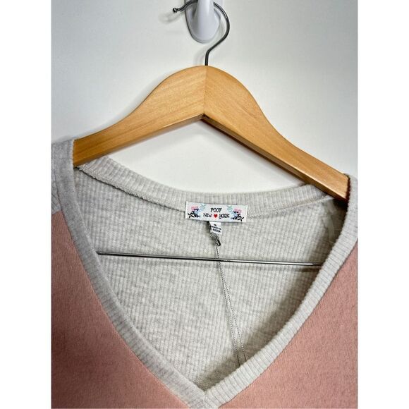 Poof New York Shirt Womens Long Sleeve V Neck Pink/Gray Size Small NWT - Picture 5 of 6